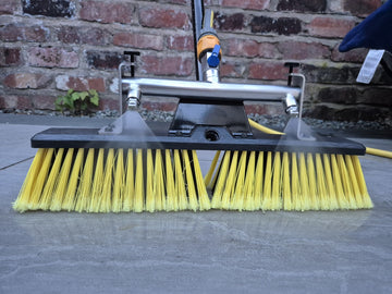 18" Zilla Brush with manifold.