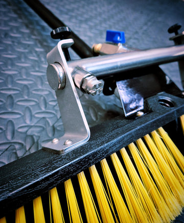 18" Zilla Brush with manifold.