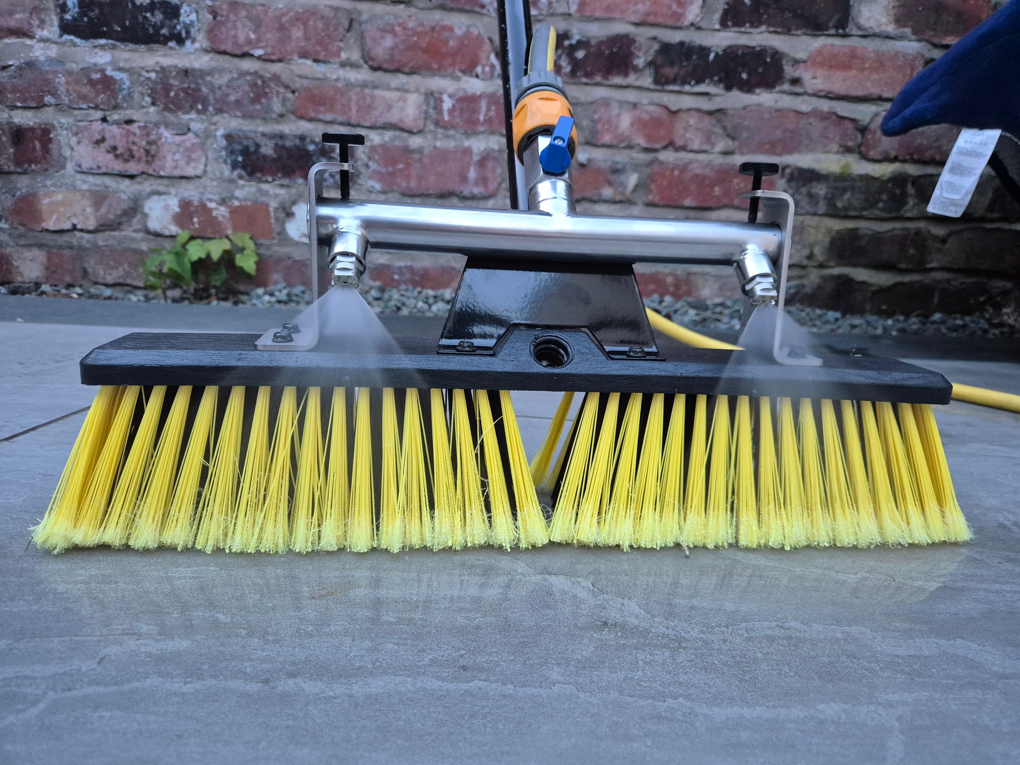 24" Zilla Brush with manifold