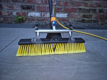 18" Zilla Brush with manifold.